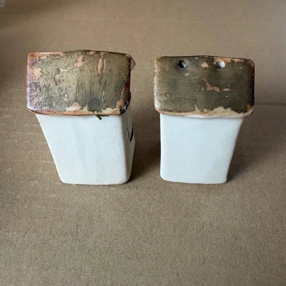 Vintage Ceramic Salt and Pepper‎ Shaker Set Outhouses 